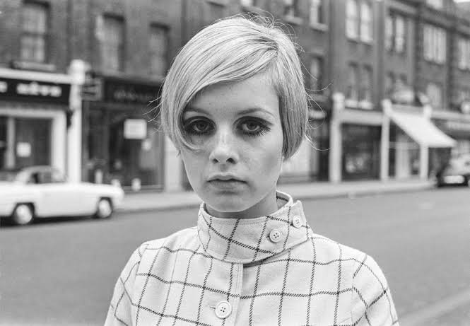 images 29 Viral Greece Twiggy: Το κούρεμα που την έκανε παγκόσμιο fashion icon