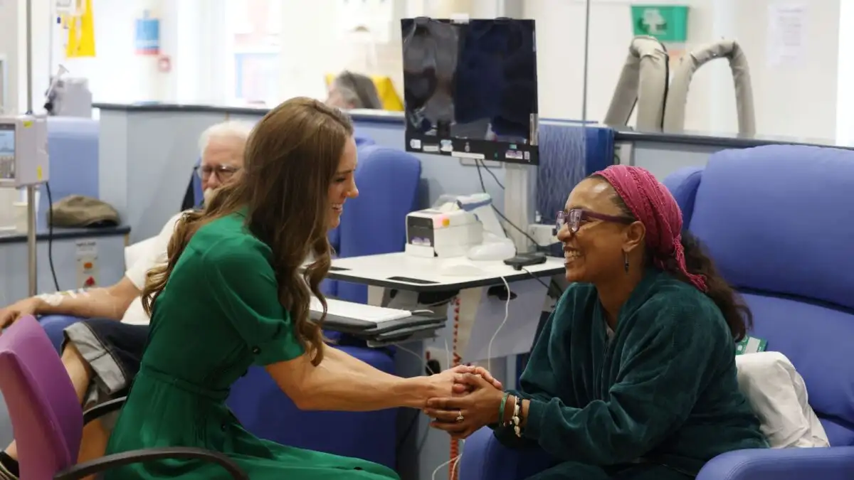 Κέιτ Μίντλετον επέστρεψε στο Royal Marsden για να στηρίξει ασθενείς μετά τη θεραπεία της Κέιτ Μίντλετον επέστρεψε στο Royal Marsden για να στηρίξει ασθενείς μετά τη θεραπεία της