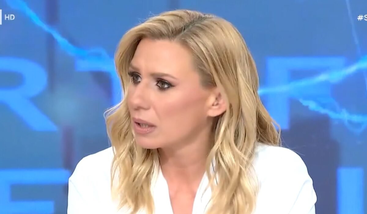 Κατερίνα Καραβάτου: Η αποκάλυψη που έκανε τη μητέρα της να ανησυχήσει