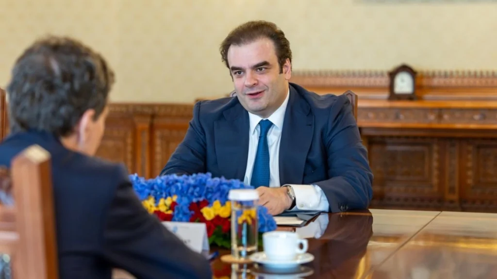 pierrakakis new romania Viral Greece