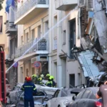 Ισχυρή έκρηξη στην Πλάκα: Τραυματίες και σοβαρές ζημιές σε κτήριο – Τι εξετάζουν οι Αρχές