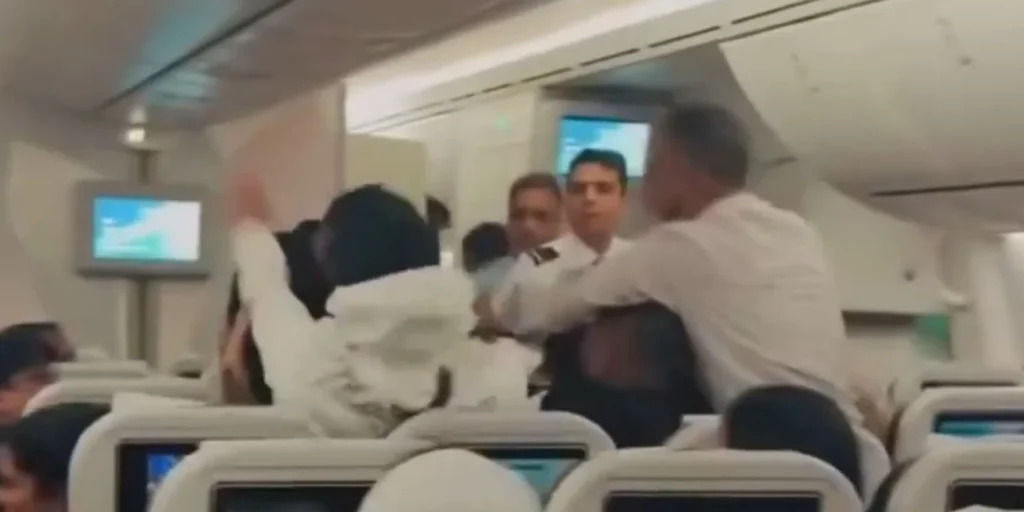 ptisi londinojpg Viral Greece