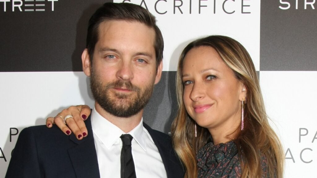 tobey maguire jennifer meyer Viral Greece όμπι Μαγκουάιρ – Τζένιφερ Μέγιερ: Η συμφωνία που έρχεται σχεδόν 10 χρόνια μετά τον χωρισμό τους