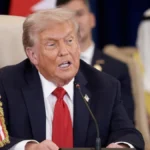 trump intime Viral Greece Ντόναλντ Τραμπ: Το μυστηριώδες εξόγκωμα κάτω από το σακάκι του που πυροδότησε νέες θεωρίες