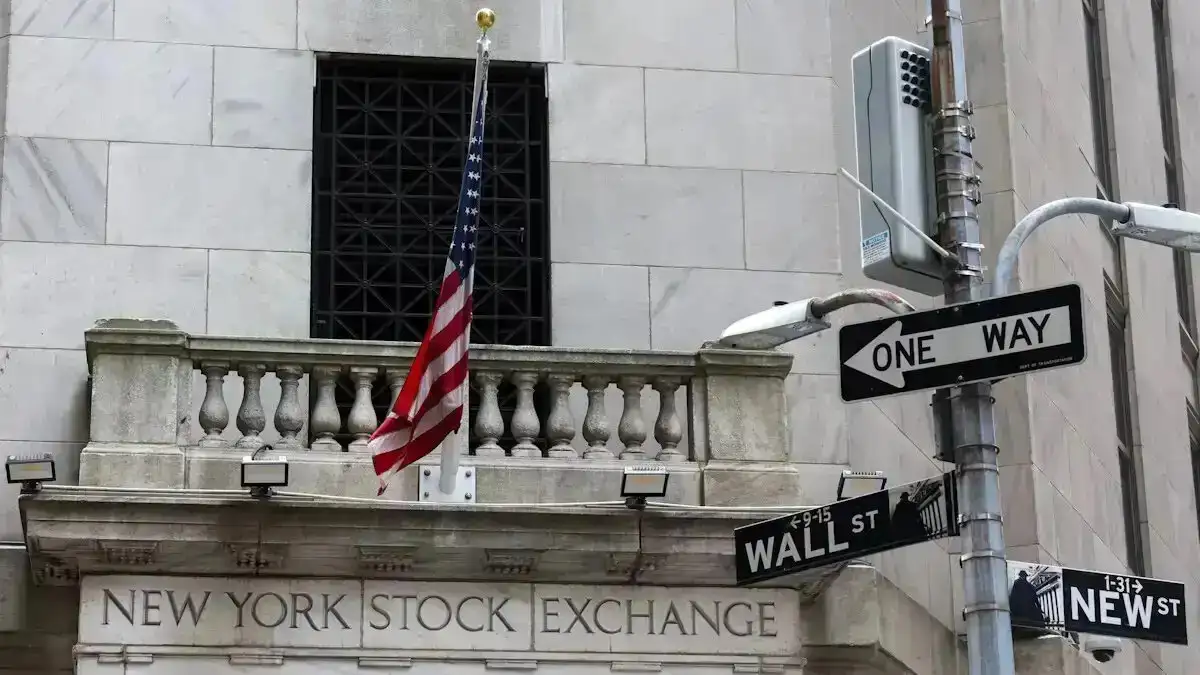 Wall Street: Η σταθεροποίηση των ομολόγων έφερε ξανά κέρδη στους δείκτες Wall Street: Η σταθεροποίηση των ομολόγων έφερε ξανά κέρδη στους δείκτες