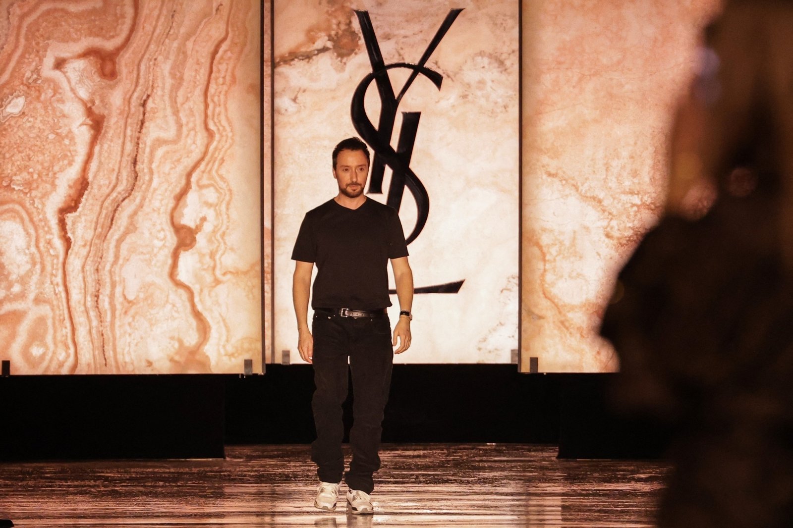 Τέλος εποχής στον Saint Laurent: Αποχωρεί ο Άντονι Βακαρέλο Τέλος εποχής στον Saint Laurent: Αποχωρεί ο Άντονι Βακαρέλο