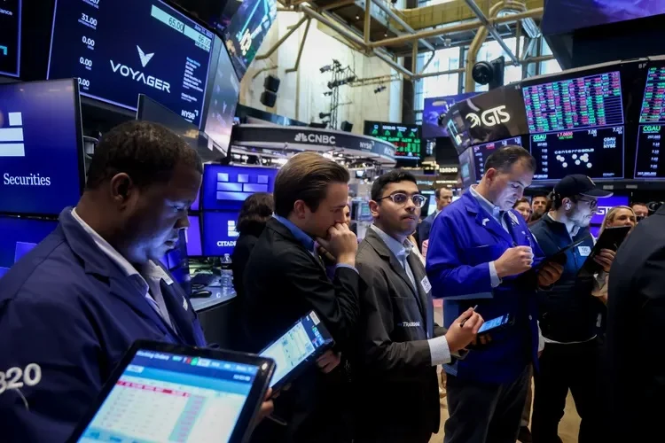 Wall Street: Ο Nasdaq κράτησε την αγορά όρθια σε μια συνεδρίαση γεμάτη ανατροπές