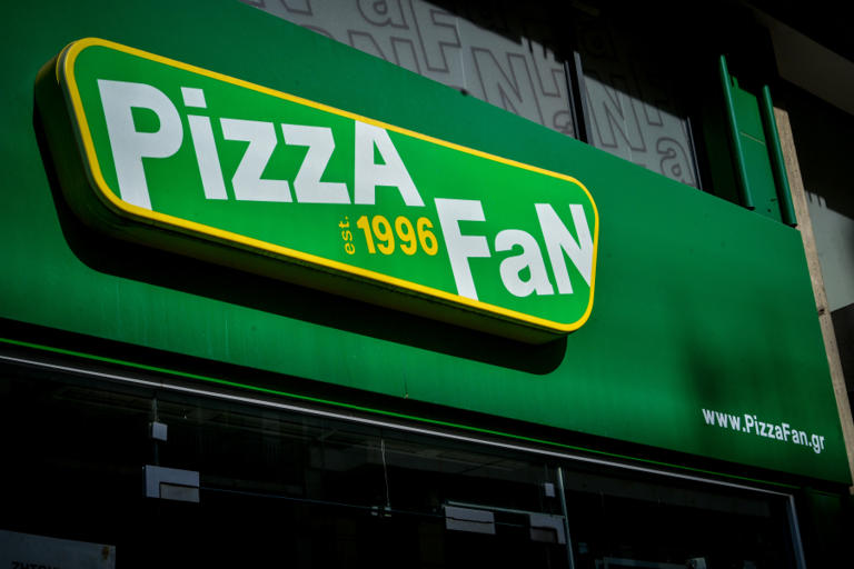 Pizza Fan: Η πρώτη ανακοίνωση μετά την υπόθεση φοροδιαφυγής 25 εκατ. ευρώ – Τι απαντά για τα «κεράσματα» και τους 2.500 εργαζομένους Pizza Fan: Η πρώτη ανακοίνωση μετά την υπόθεση φοροδιαφυγής 25 εκατ. ευρώ – Τι απαντά για τα «κεράσματα» και τους 2.500 εργαζομένους