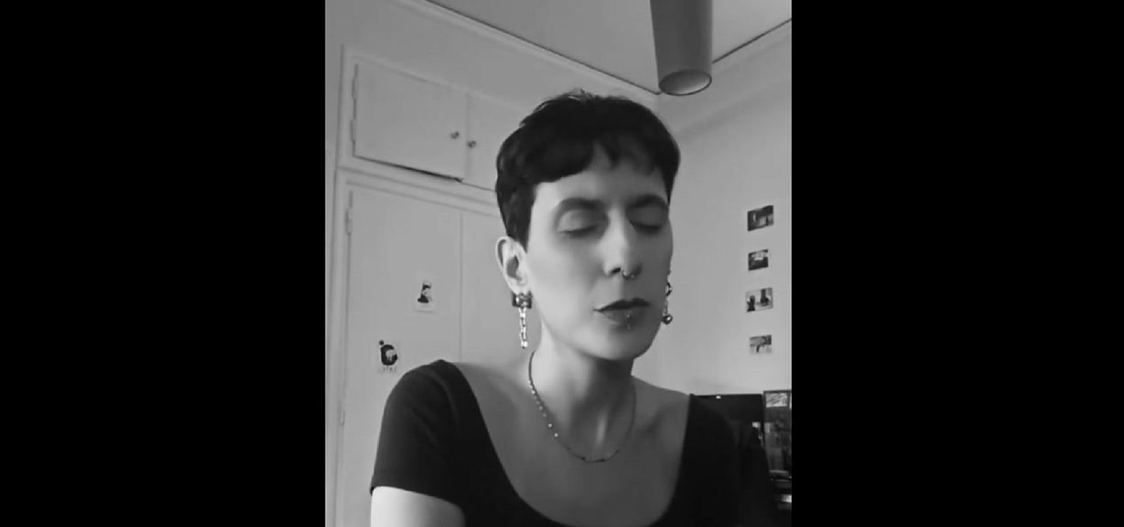 MARIANA KATSIMIXA Viral Greece Μαριάνα Κατσιμίχα: Συγκινεί με το «Ώρες Μικρές»