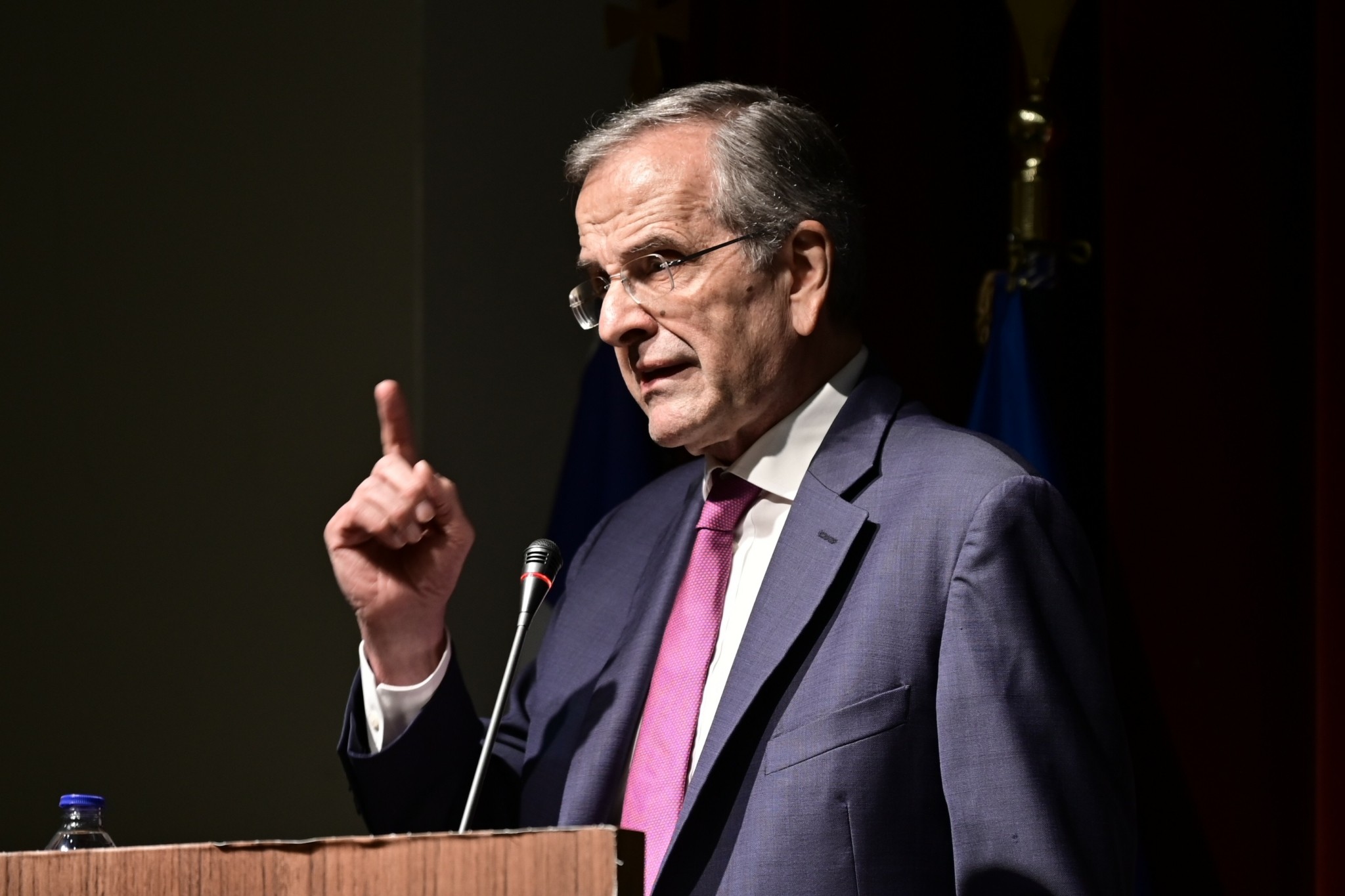 Σαμαράς: ΦΠΑ 13% στην εστίαση και ειδική τράπεζα για ΜμΕ Σαμαράς: ΦΠΑ 13% στην εστίαση και ειδική τράπεζα για ΜμΕ