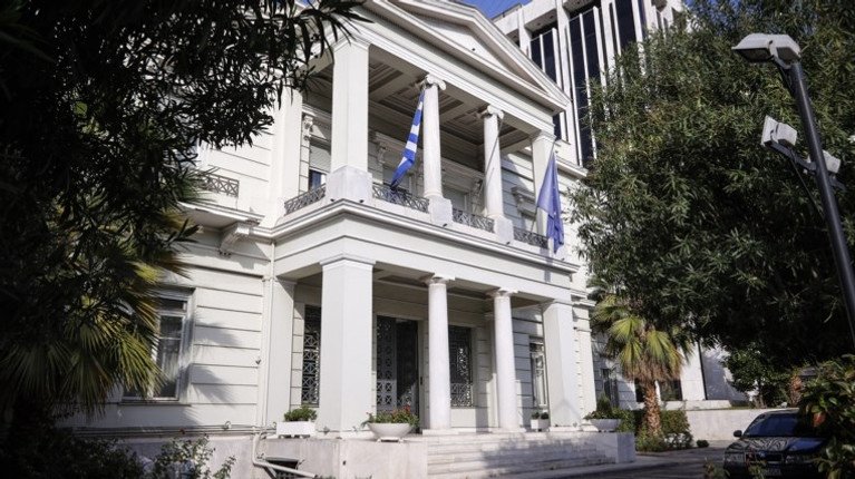 Νέα ελληνική παρέμβαση προς τα Σκόπια: «Να αφαιρεθούν άμεσα οι αλυτρωτικές αναφορές από τα σχολικά βιβλία»