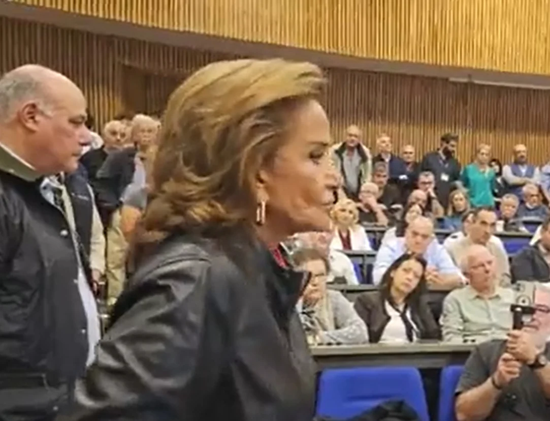 Ένταση στα Χανιά: Η ατάκα της Ντόρας Μπακογιάννη