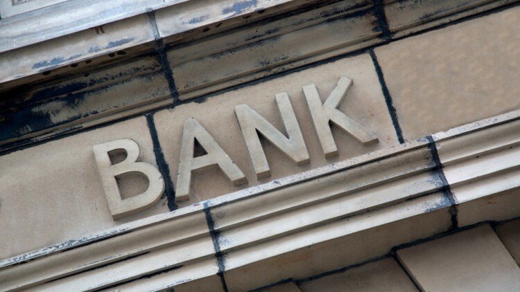 banks 123rf Viral Greece ΕΚΤ: Διπλασιάζεται το όριο για τις μικρές τράπεζες