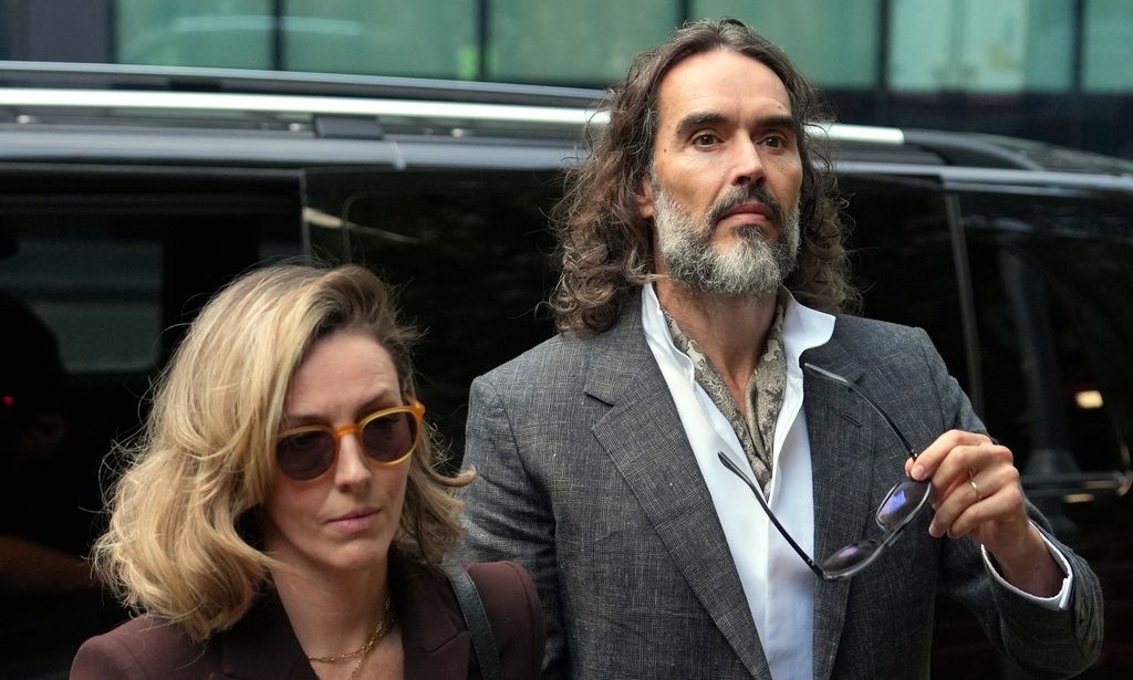 Ράσελ Μπραντ: Αρνείται τις κατηγορίες