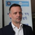 doukas xaris 768x512 Viral Greece Ο Δούκας διαδήλωσε κατά της κυβέρνησης και λίγες ώρες μετά βράβευσε τον Σάντσεθ στη Μαδρίτη!