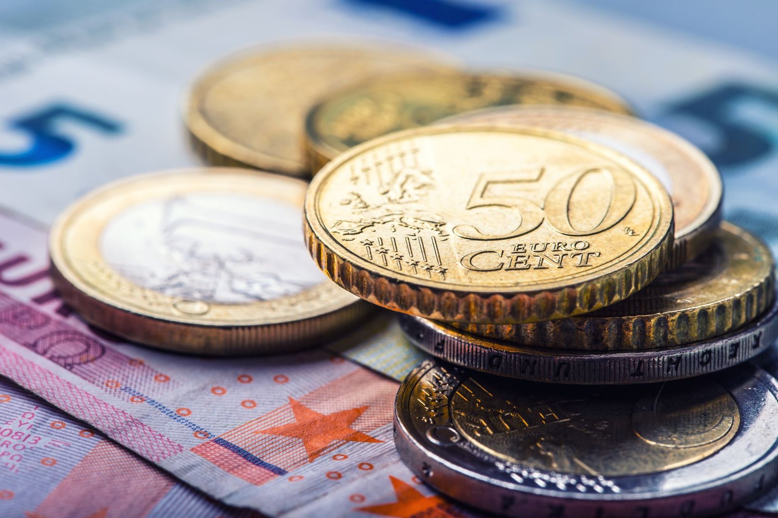 eyro evrw eyrw evro eurw hrimata xrhmata oikonomia economy hrimata xrhmata xrimata shutterstock Viral Greece Δημόσιο: Έρχονται αλλαγές για χρέη 3,82 δισ. ευρώ