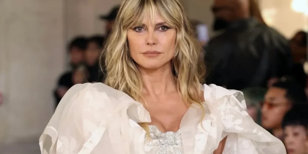 heidi klum lefko forema dantelajpg Viral Greece Η Χάιντι Κλουμ ξαναφέρνει στο προσκήνιο την πιο τολμηρή μεταμφίεσή της για το Χάλογουιν