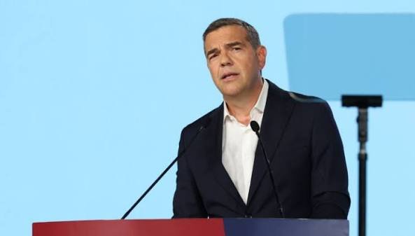 Τσίπρας: Η «σκιώδης κυβέρνηση» και οι νέες μεταγραφές
