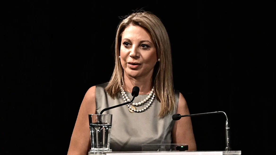 Καρυστιανού: Η απάντηση για τα μηχανήματα στο ιατρείο της