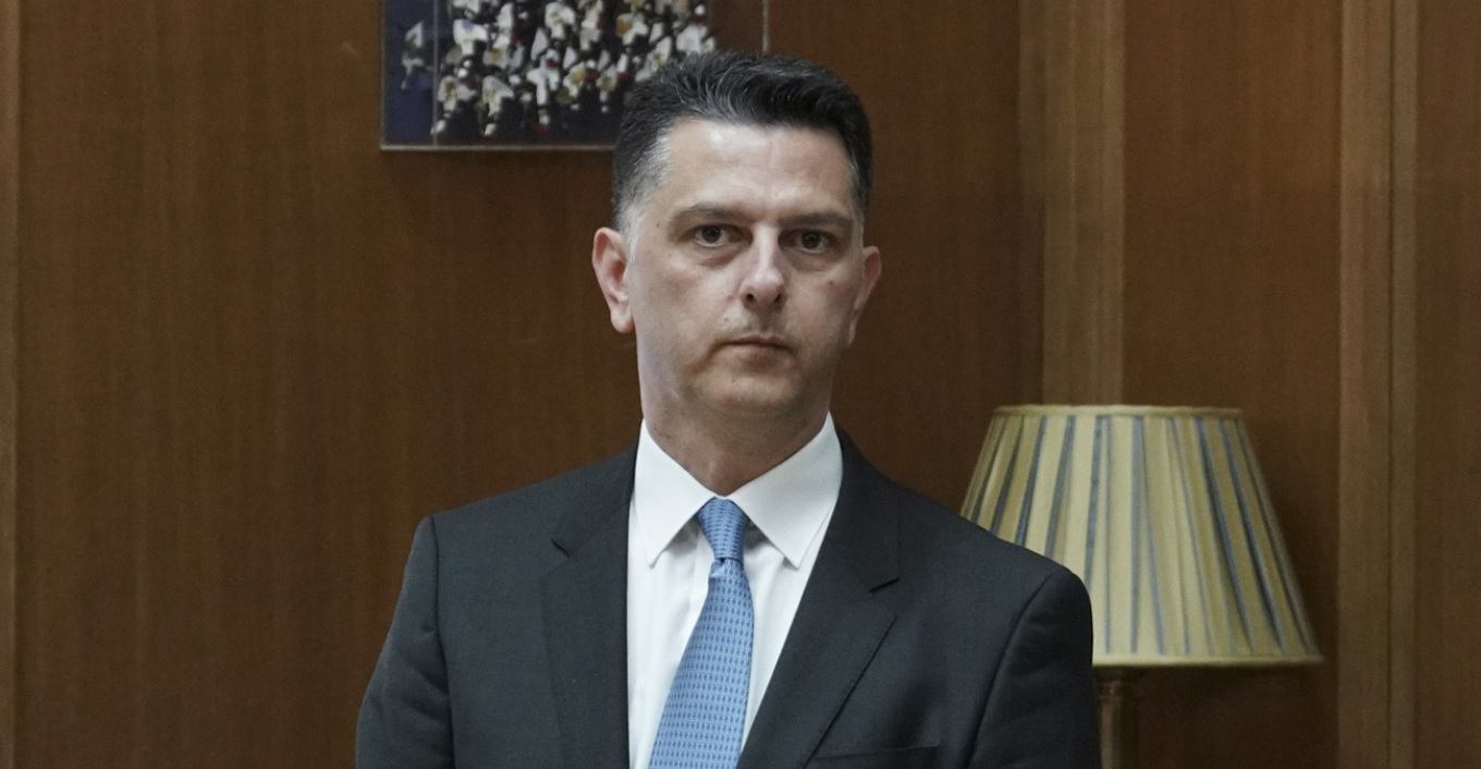 Μιχάλης Μπεκίρης: Αποχωρεί από το γραφείο του Πρωθυπουργού στη Βουλή