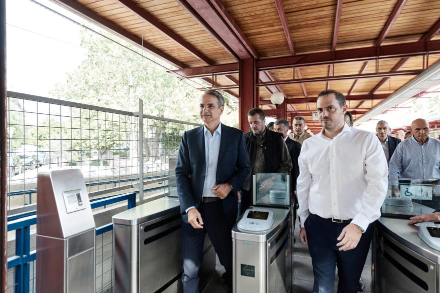 Στον Ηλεκτρικό ο Μητσοτάκης με το νέο τρένο mitsotakis thisio