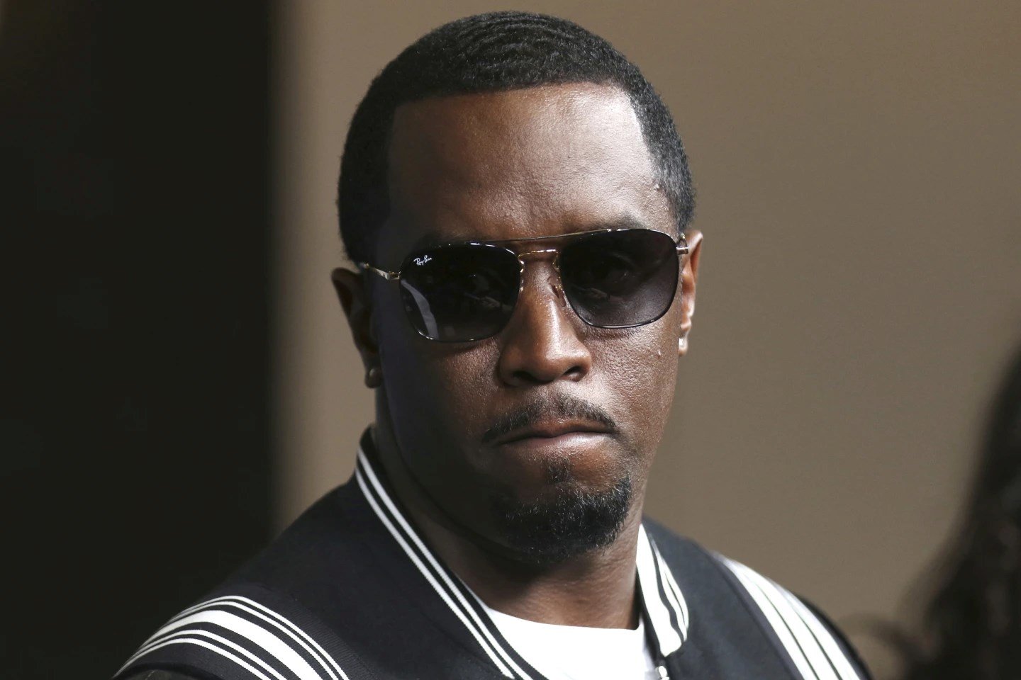 Σάλος με τον Diddy στη φυλακή: Κινητά, αλκοόλ και κρατούμενοι που φέρονται να τον υπηρετούν