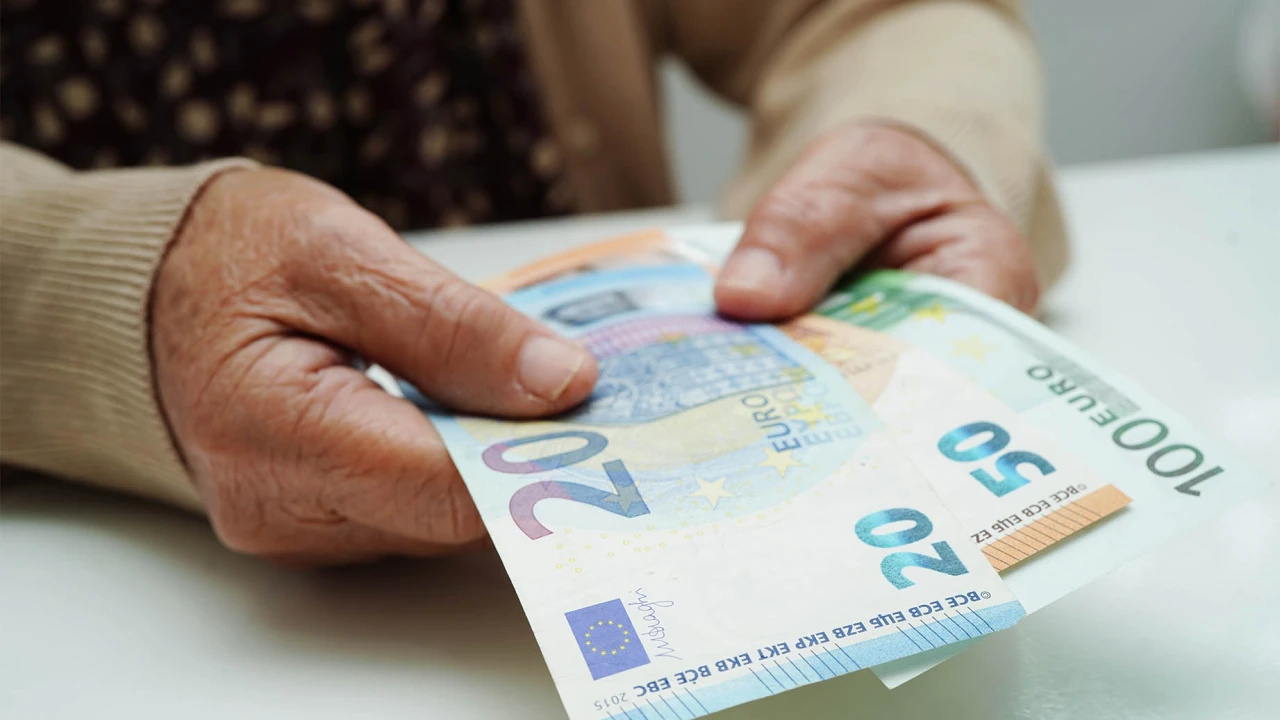Επίδομα 400€ σε συνταξιούχους: Ποιοι μένουν εκτός Επίδομα 400€ σε συνταξιούχους: Ποιοι μένουν εκτός