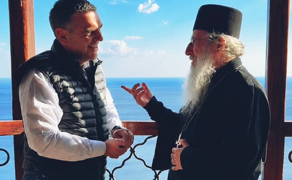 tsipras 1022x630 Viral Greece Ο Τσίπρας στο Άγιον Όρος και η ατάκα που άναψε φωτιές: «Για άθεος, ωραία τα λέει»