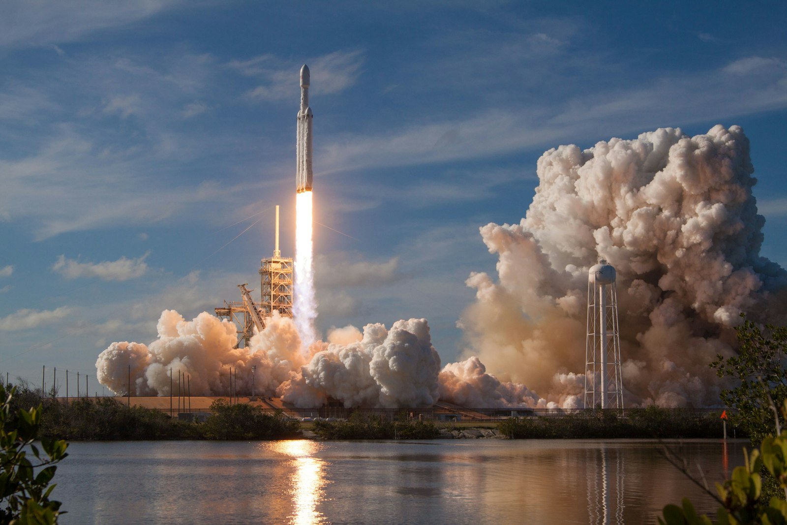 Εκτόξευση πυραύλου Falcon Heavy σε φωτογραφία αρχείου της SpaceX